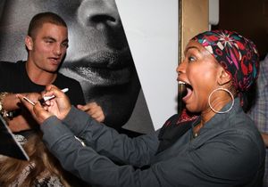 Angela Bassett & Fans Photo