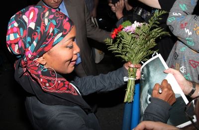 Angela Bassett & Fans Photo