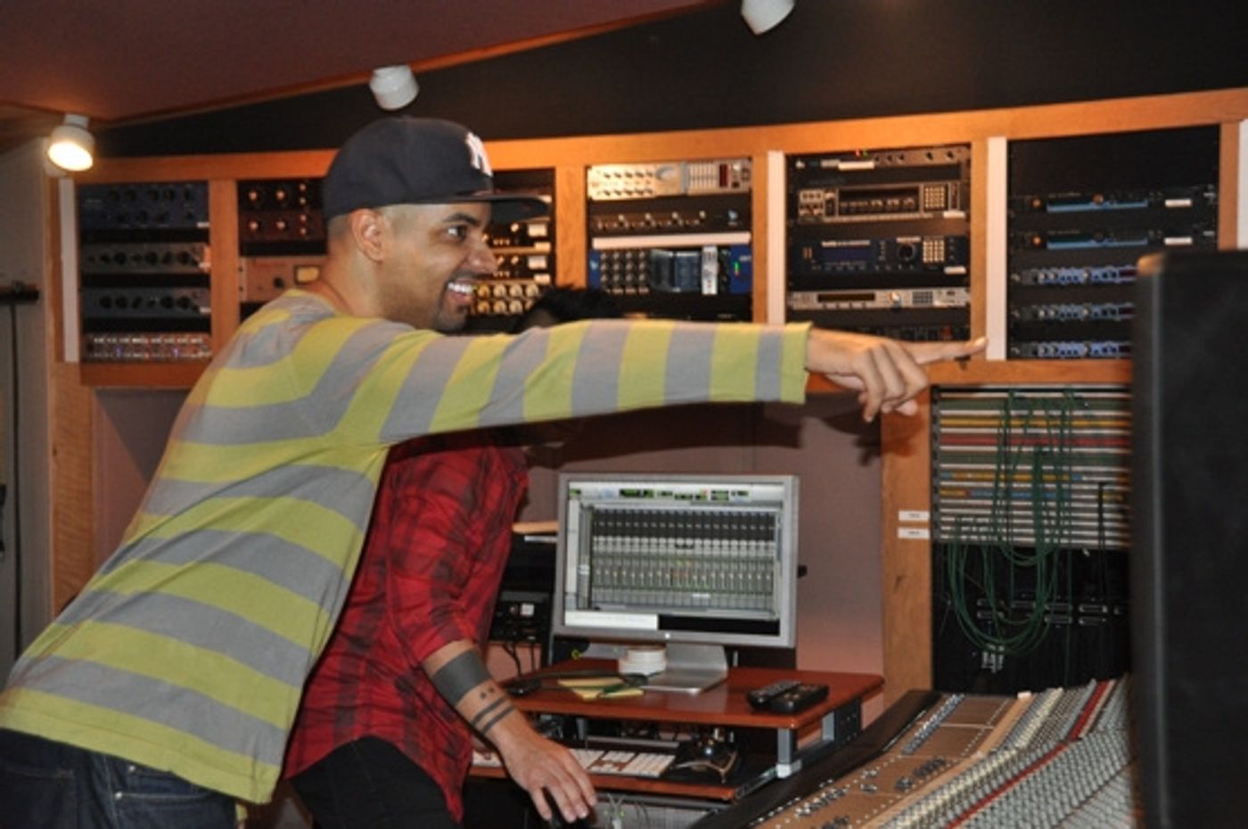 Photo Coverage: MEMPHIS Sings for 'Carols for a Cure' Album  Image