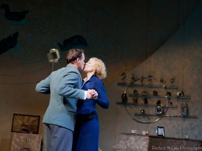 Paul Gross (Elyot) and Kim Cattrall (Amanda) Photo