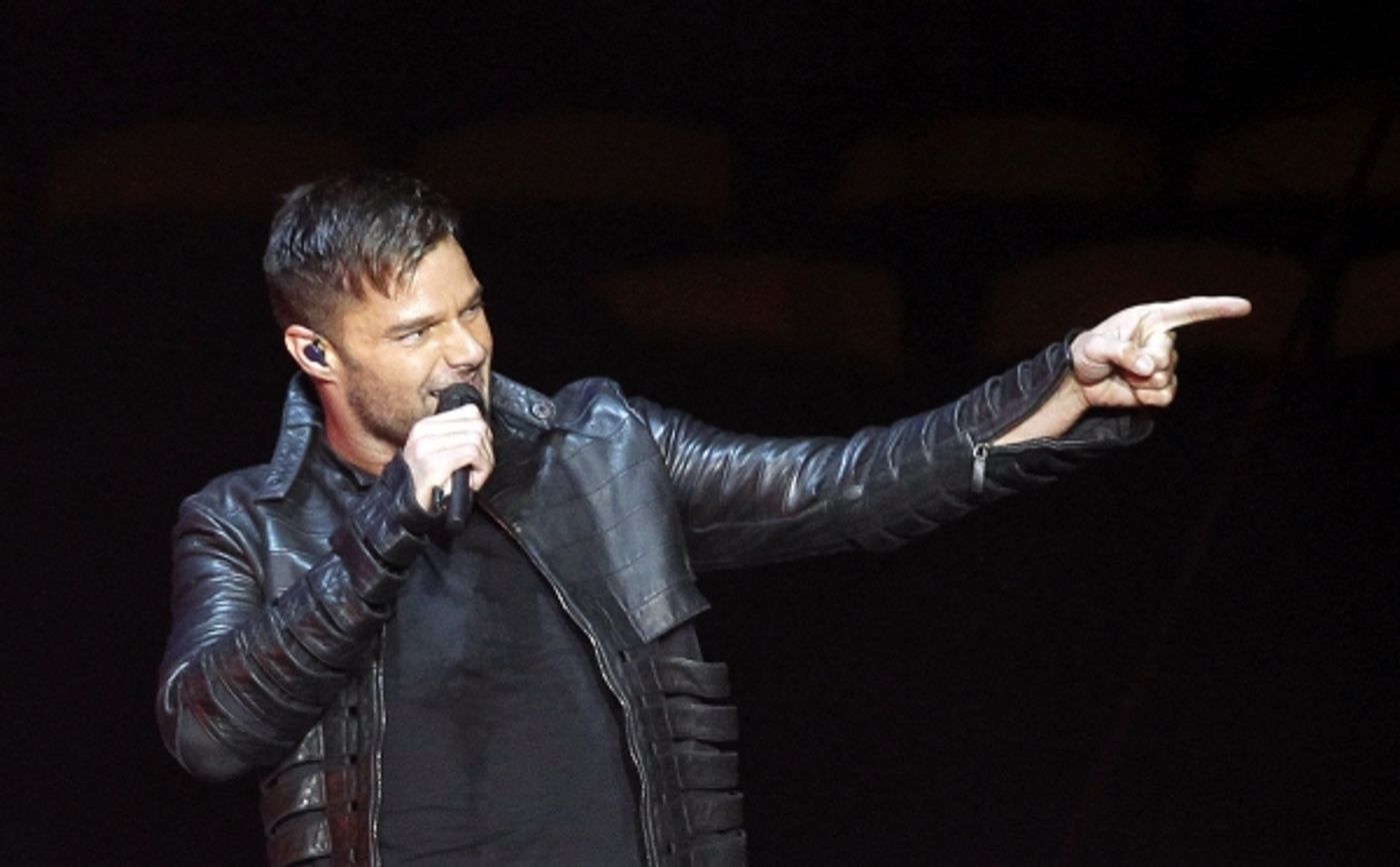 Photo Flash: Broadway-Bound Ricky Martin Performs in Chile!  Image
