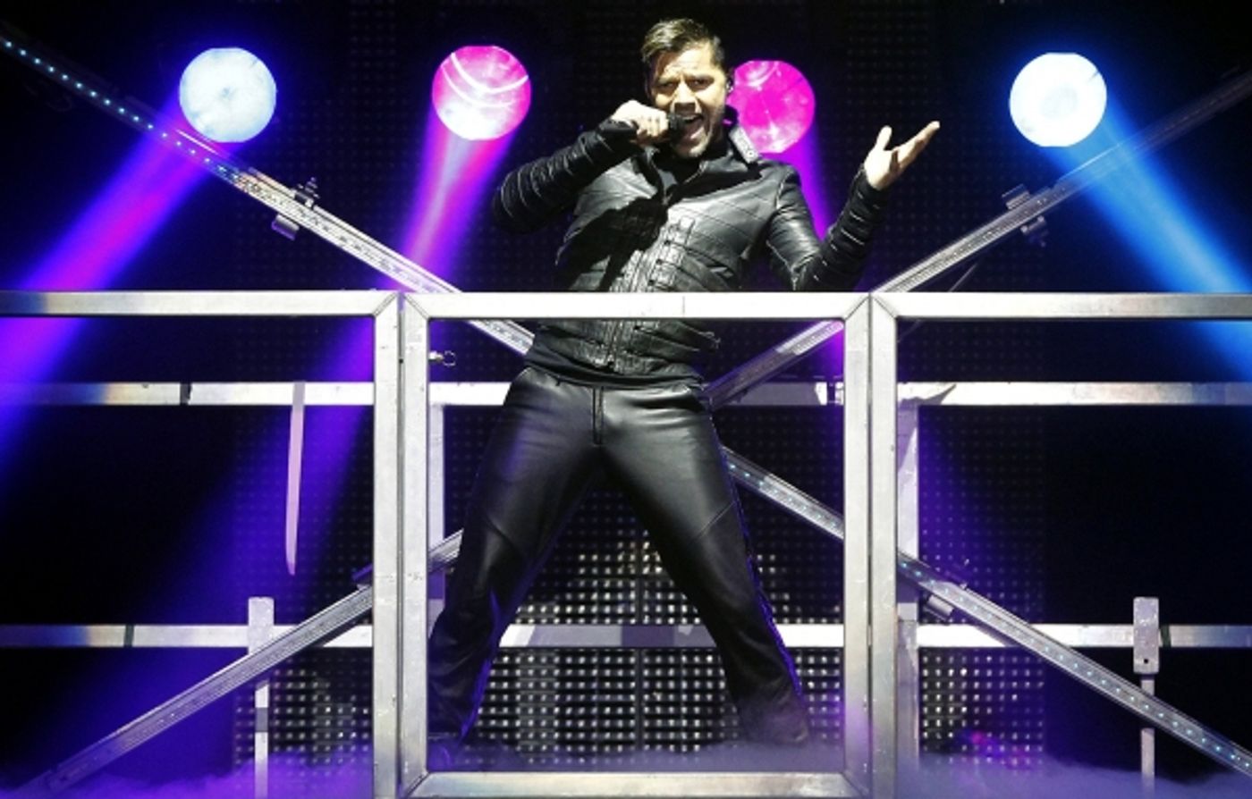 Photo Flash: Broadway-Bound Ricky Martin Performs in Chile!  Image