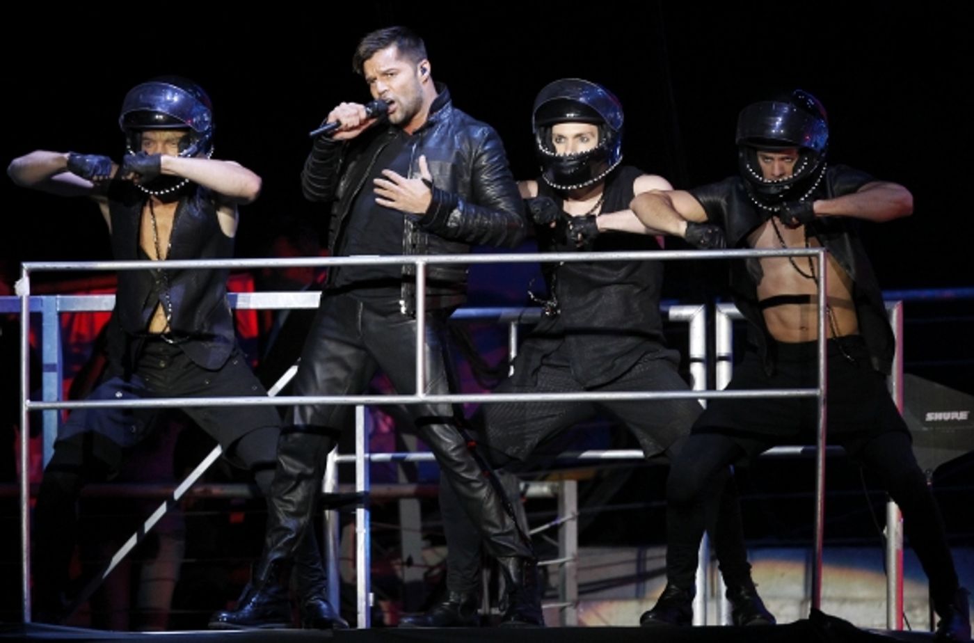 Photo Flash: Broadway-Bound Ricky Martin Performs in Chile!  Image