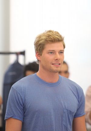 Hunter Parrish  Photo