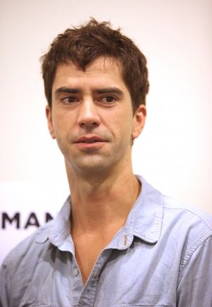 Hamish Linklater Photo