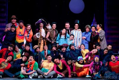 PETER PAN's cast with co-director Jaime del Mundo Photo