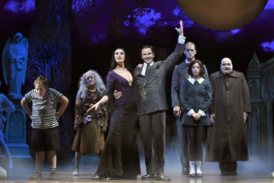 Douglas Sills, Sara Gettelfinger and the company of THE ADDAMS FAMILY Photo