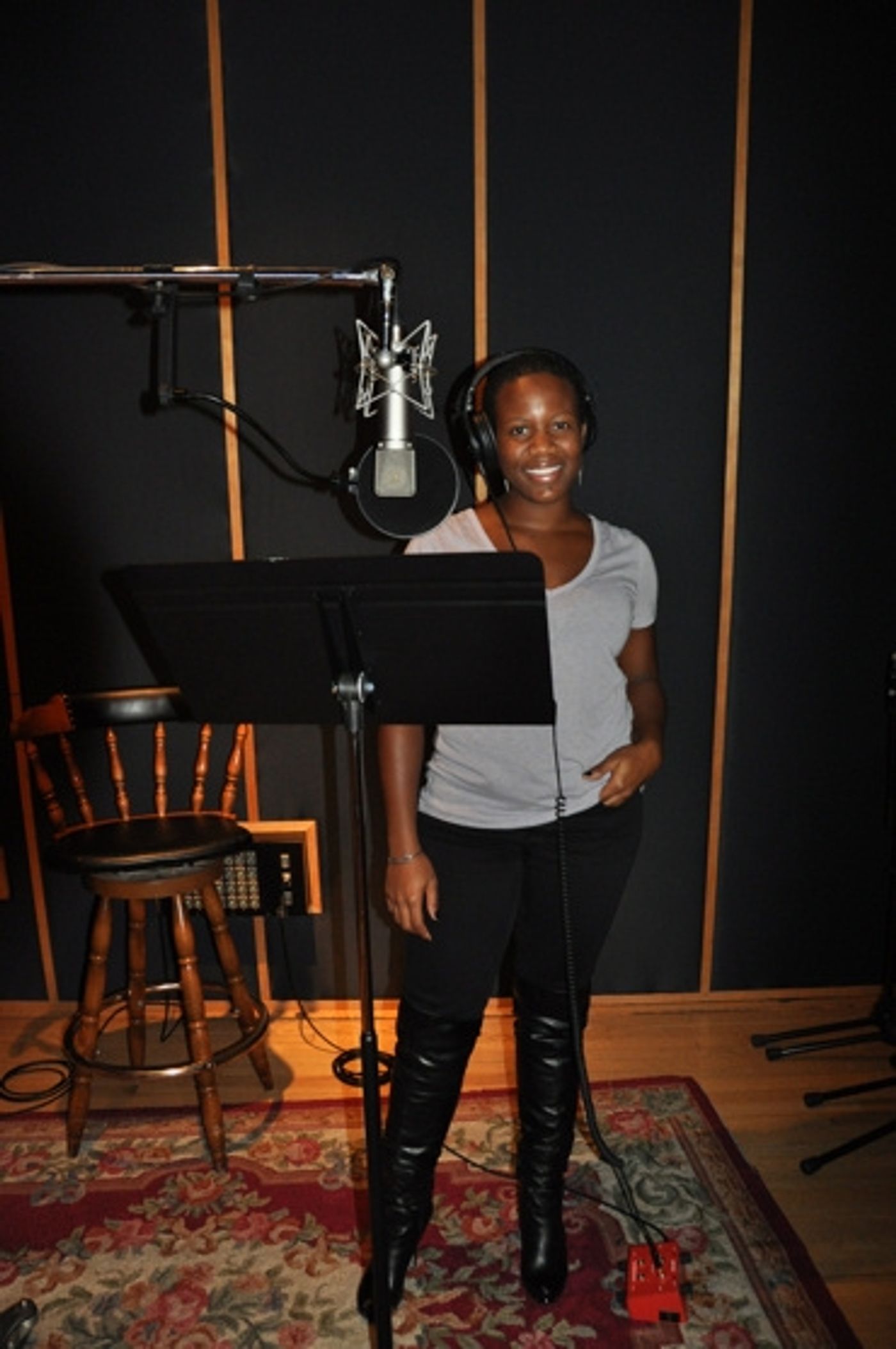 Photo Coverage: PRISCILLA's Anastacia McCleskey Sings for 'Carols for a Cure'  Image