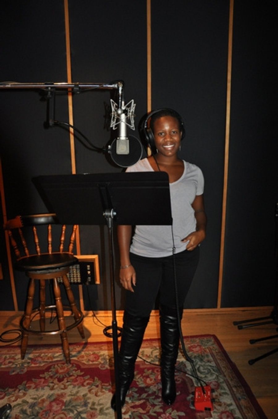 Photo Coverage: PRISCILLA's Anastacia McCleskey Sings for 'Carols for a Cure' Image