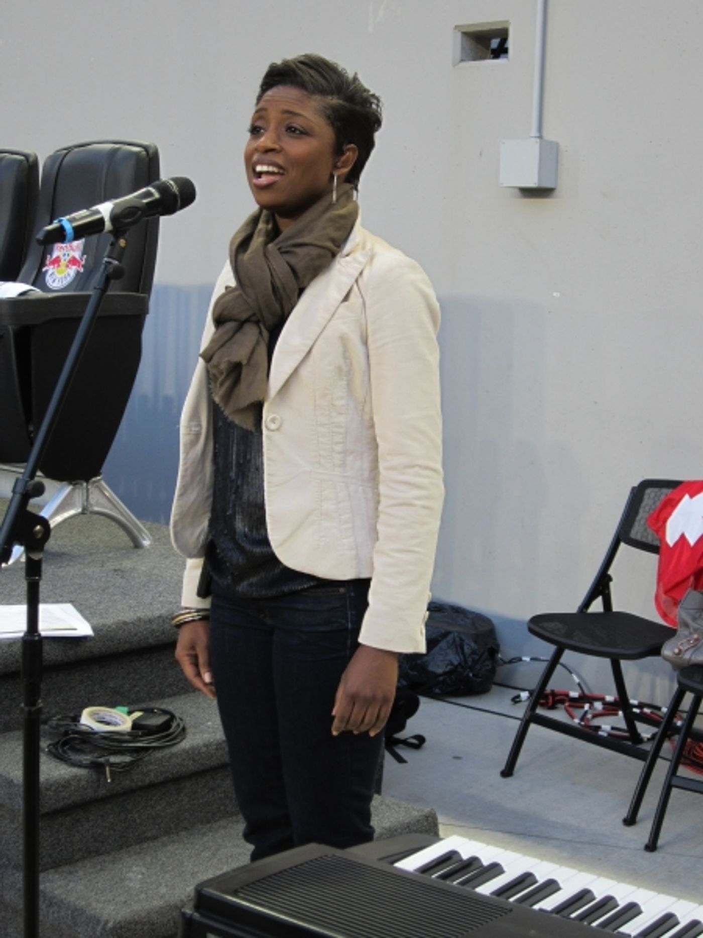 Photo Flash: MEMPHIS' Montego Glover & David Bryan Perform National Anthem at RedBulls Game  Image