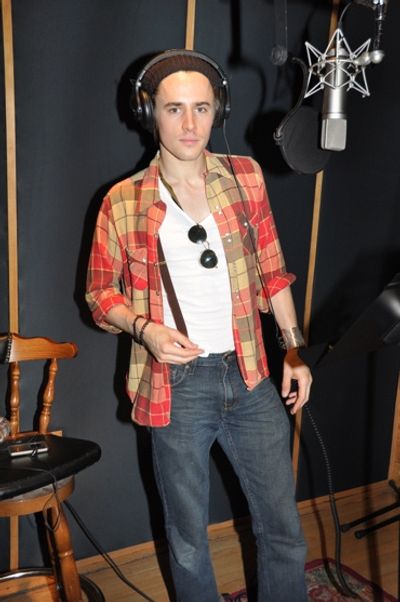 Reeve Carney Photo