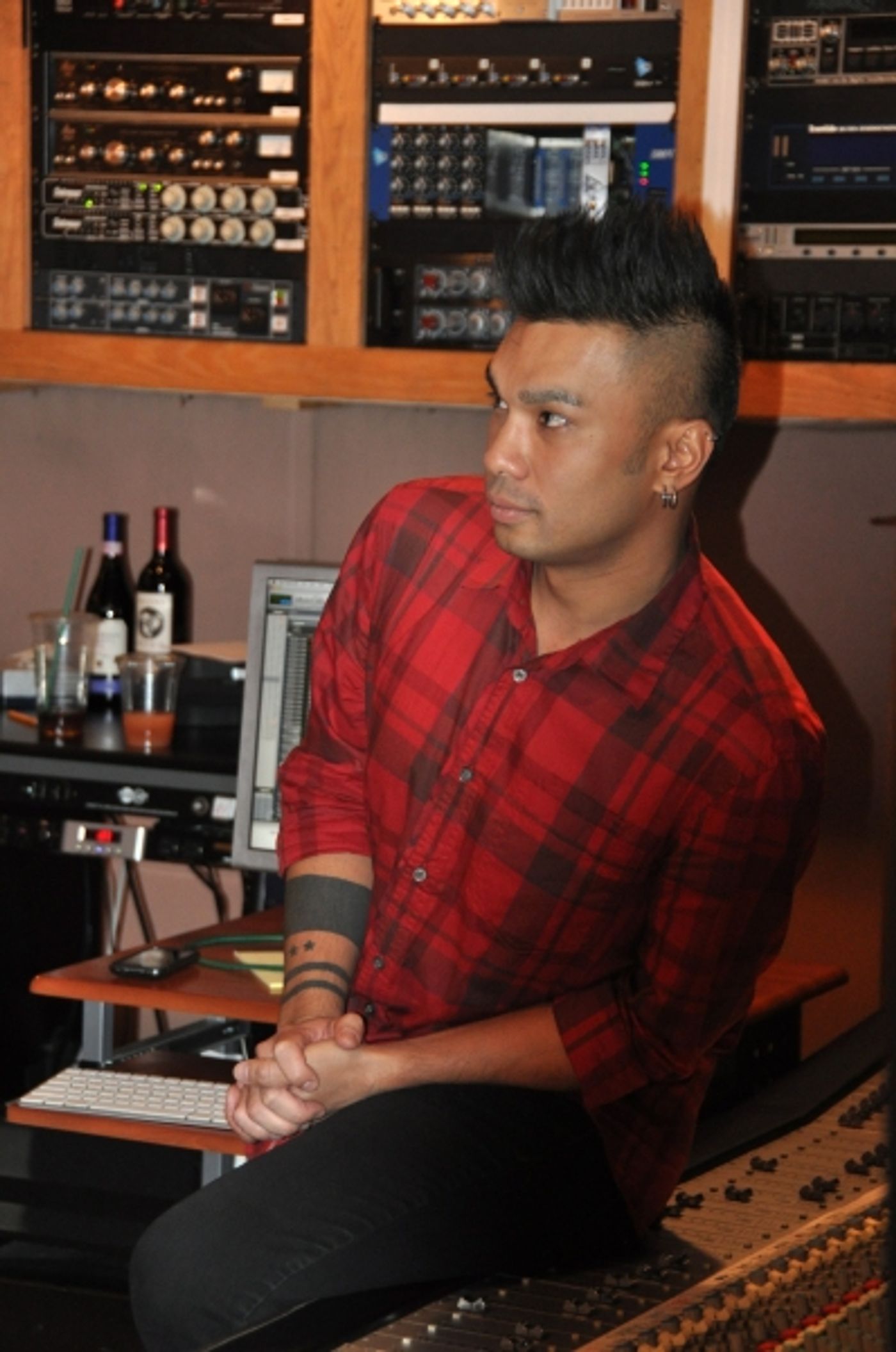 Photo Coverage: SPIDER-MAN's Reeve Carney, T.V. Carpio Sing For 'Carols for a Cure'  Image