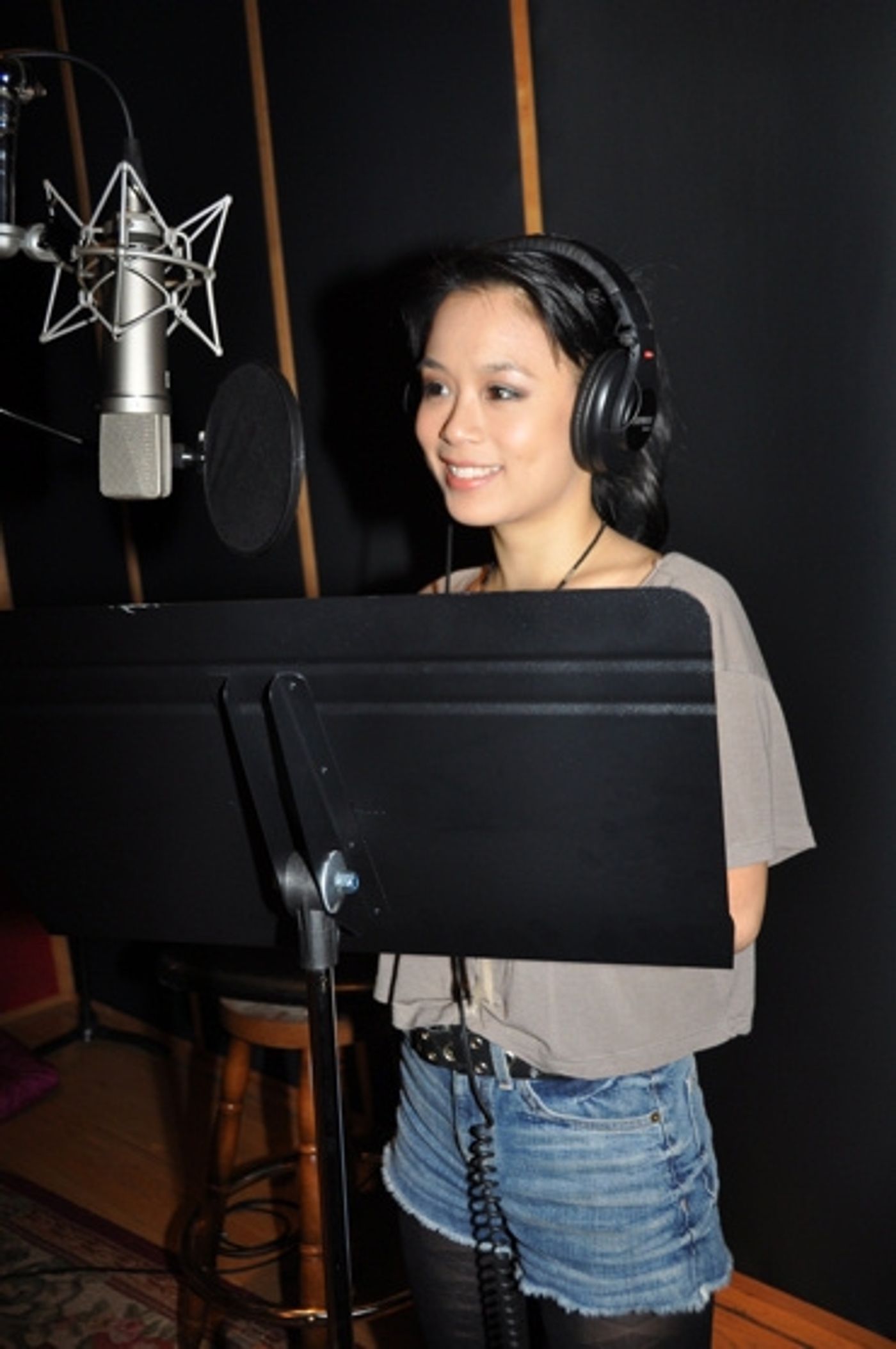 Photo Coverage: SPIDER-MAN's Reeve Carney, T.V. Carpio Sing For 'Carols for a Cure'  Image