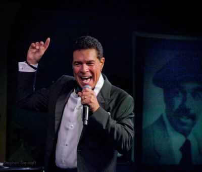 Clint Holmes Photo