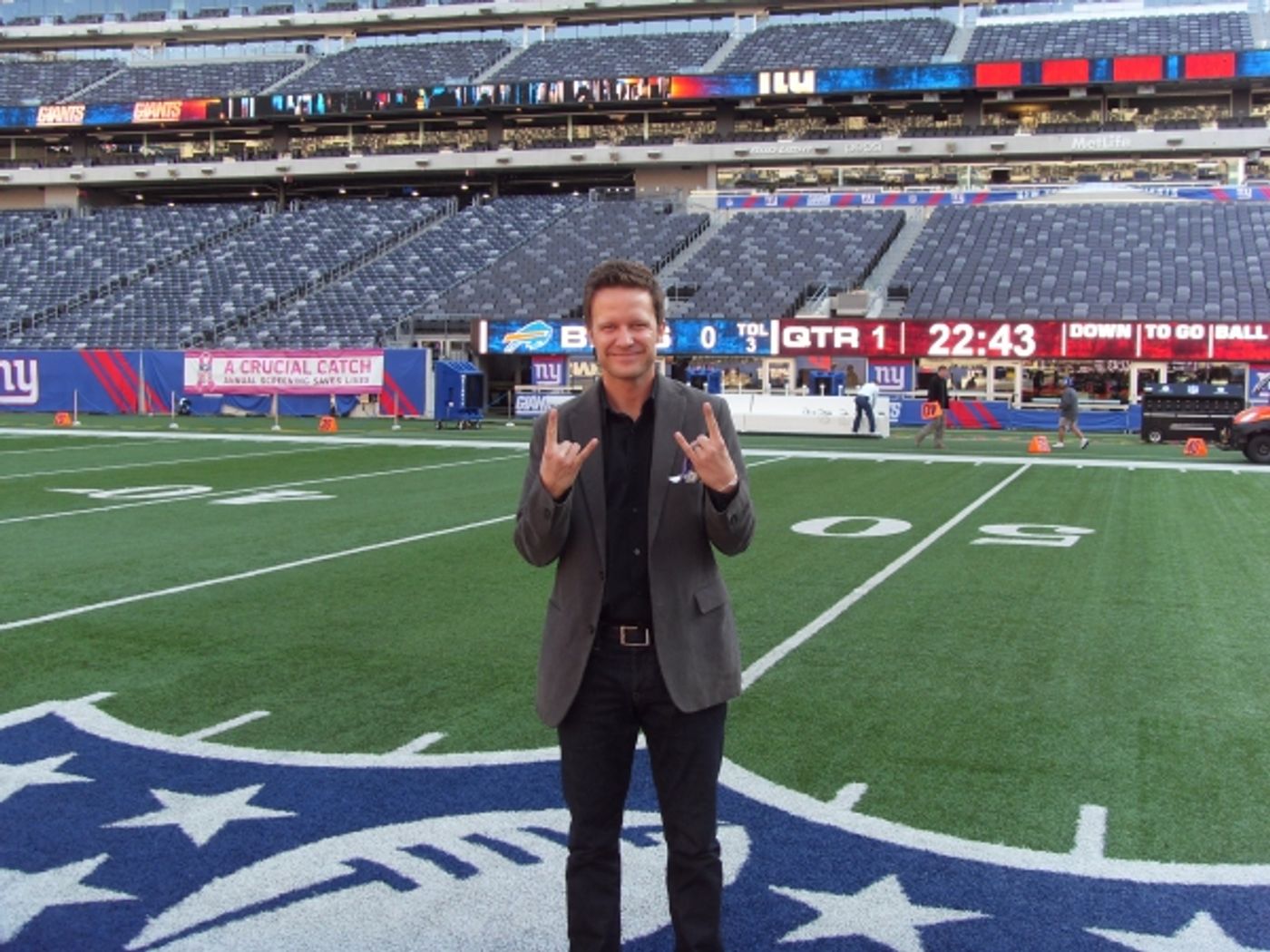 Photo Flash: Will Chase Sings National Anthem at Giants Game  Image