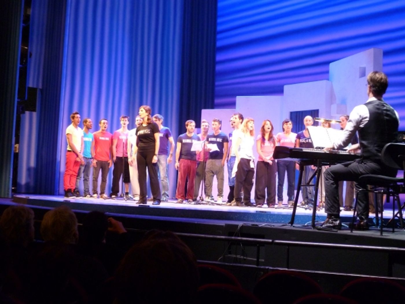 Photo Coverage: Backstage at MAMMA MIA! in Paris! Photo Coverage: Backstage at MAMMA MIA! in Paris! Image