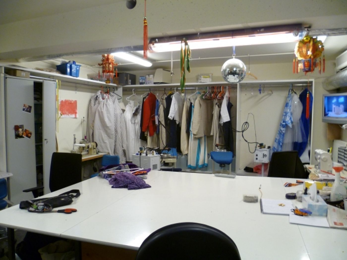 Photo Coverage: Backstage at MAMMA MIA! in Paris! Photo Coverage: Backstage at MAMMA MIA! in Paris! Image