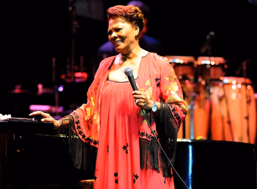 Photo Flash: Dionne Warwick Performs Live in Raleigh Image