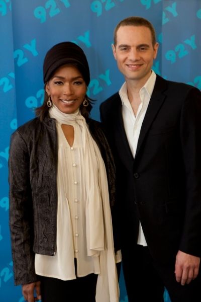 Photo Flash: Angela Bassett Visits BROADWAY TALKS  Image