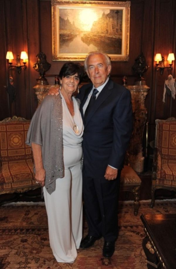 Hosts Fay and Frank Mancuso in their home during the Geffen Playhouse ChairmanÃ¢â Photo