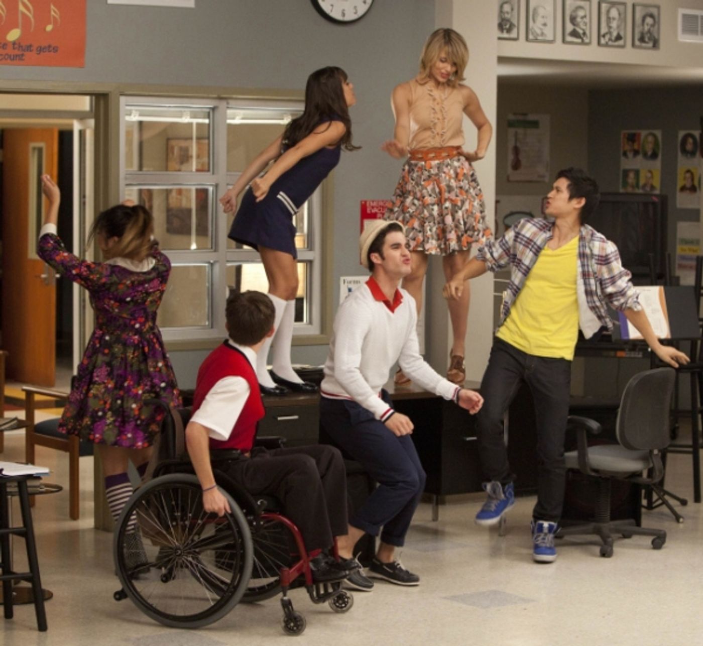 Photos and Audio: Tonight on GLEE- Katy Perry, Foreigner, and More!  Image