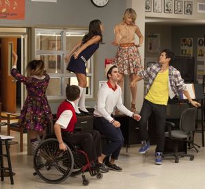 Jenna Ushkowitz, Kevin McHale, Lea Michele, Darren Criss, Dianna Agron and Harry Shum Photo