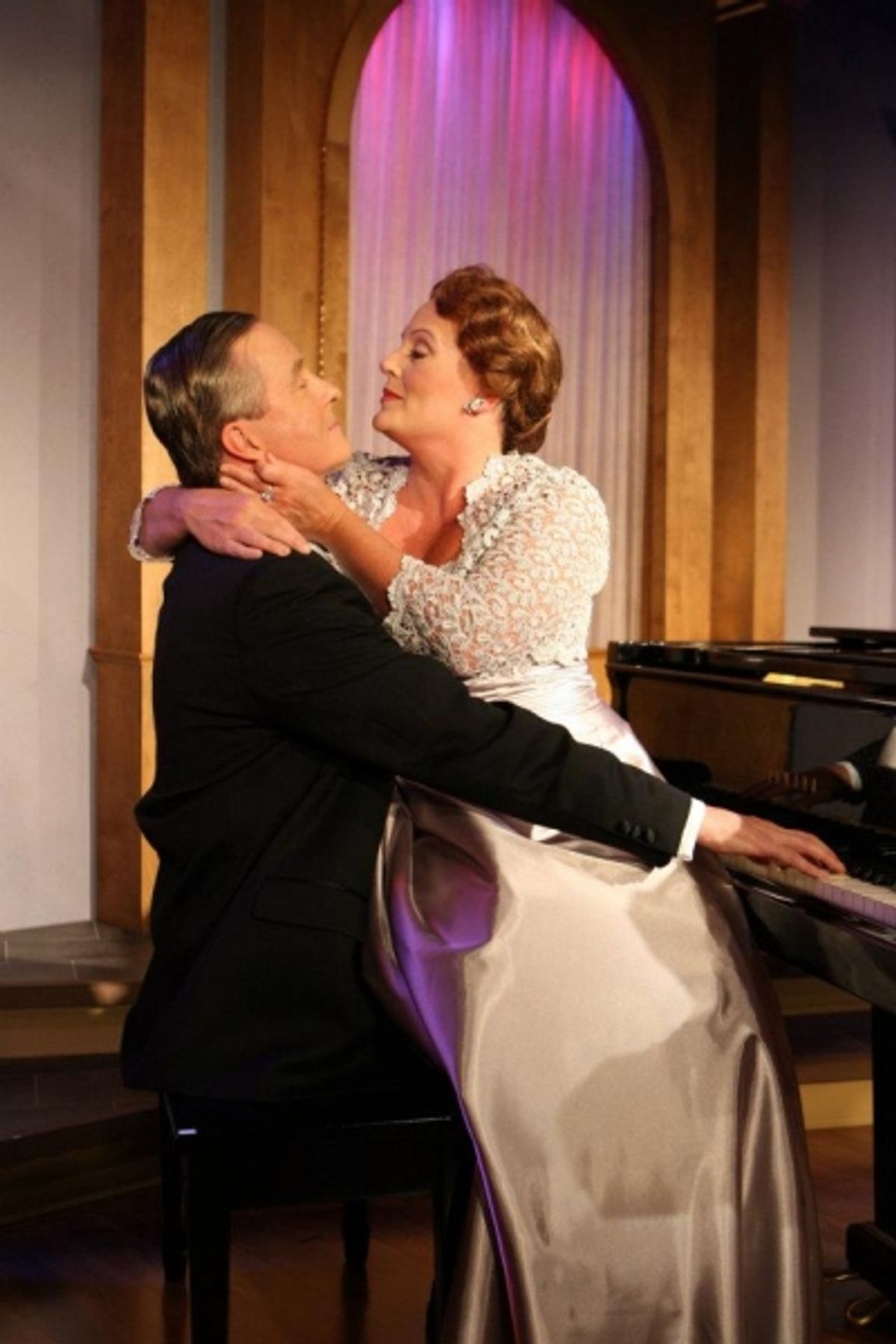 Sharp tongues and two continents couldn't divide dear friends and stage luminaries NoÃ'Â«l Coward and Gertrude Lawrence. In 'NoÃ'Â«l and Gertie,' Robert Gibby Brand and Melinda MacDonald - Kansas City stage luminaries themselves - bring to life the legend at 