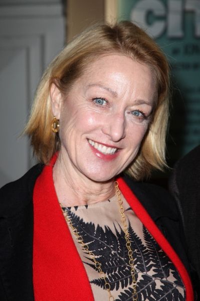 Photos: OTHER DESERT CITIES Starry Opening Night Theatre Arrivals — photo 21 of 24