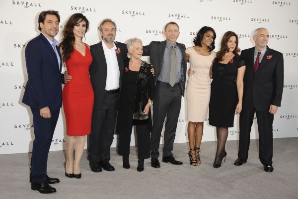 Javier Bardem, Berenice Marlohe, director Sam Mendes, Dame Judi Dench, Daniel Craig,  Photo