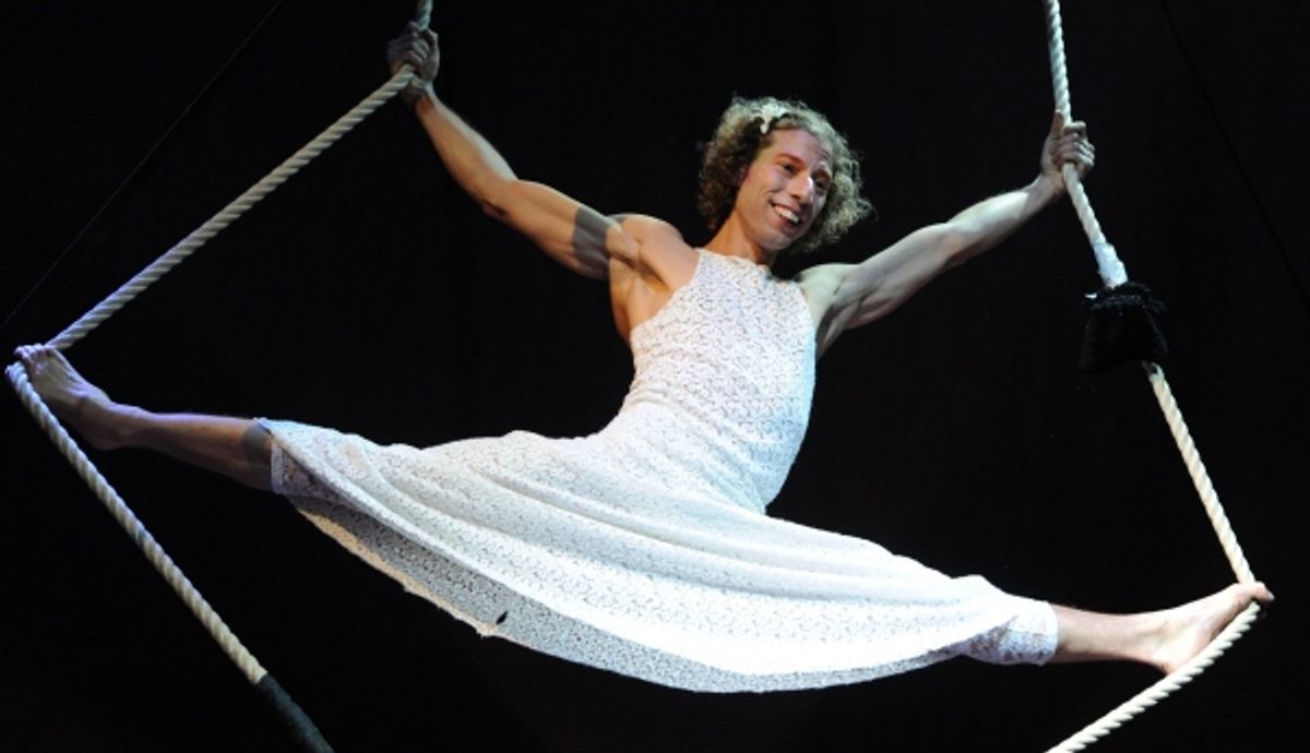 Flavio Franciulli at CIRQUE NONO at the Fliegende Bauten Theatre
