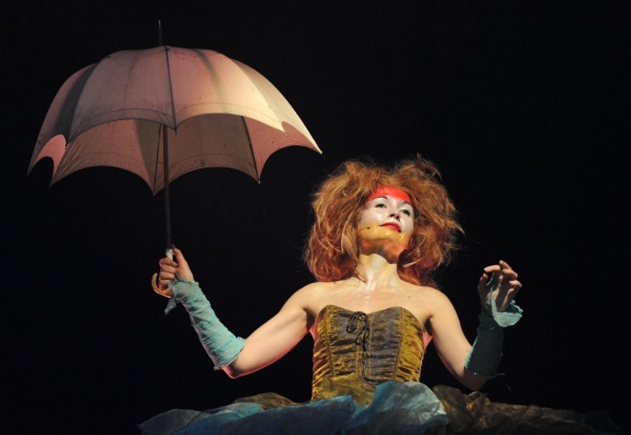 Photo Flash: CIRQUE NONO at the Fliegende Bauten Theatre Image