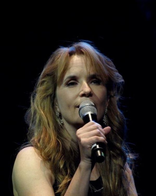 Lea Thompson Photo