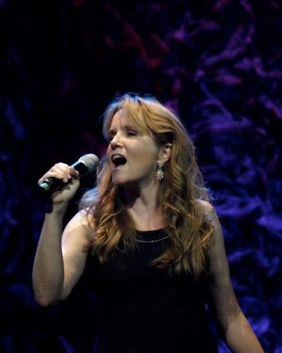 Lea Thompson Photo