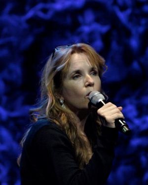 Lea Thompson Photo