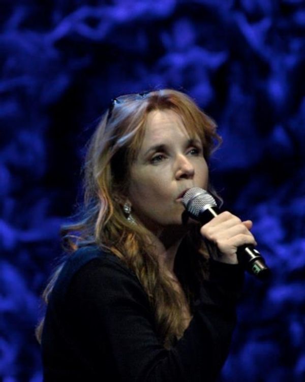 Lea Thompson Photo