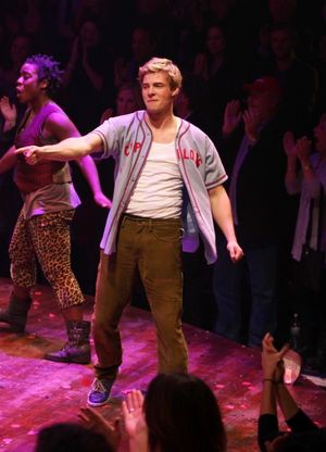 Hunter Parrish  Photo