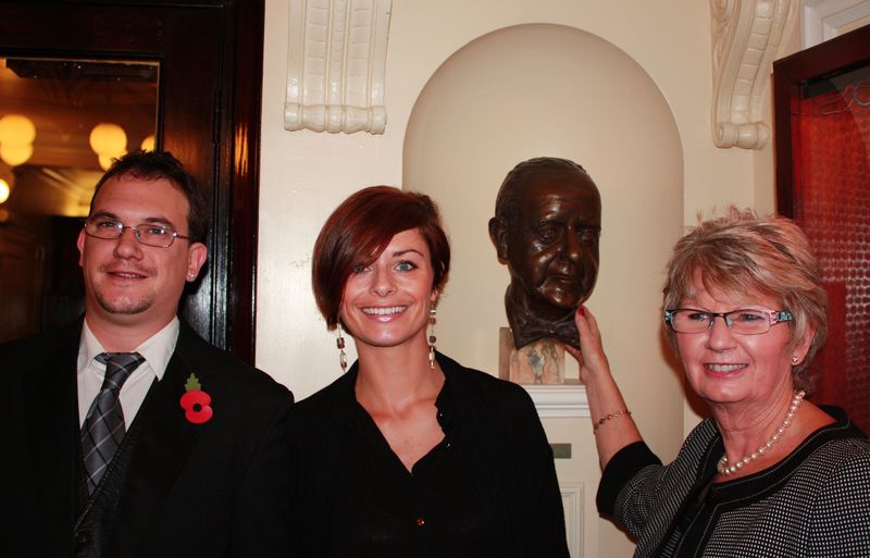 Photo Coverage: The Victoria Palace Theatre's 100th Birthday Party! — photo 5 of 6