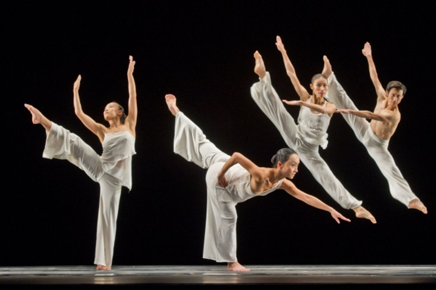 Photo Flash: Cloud Gate Dance Theatre's WHITE Photo Flash: Cloud Gate Dance Theatre's WHITE Image
