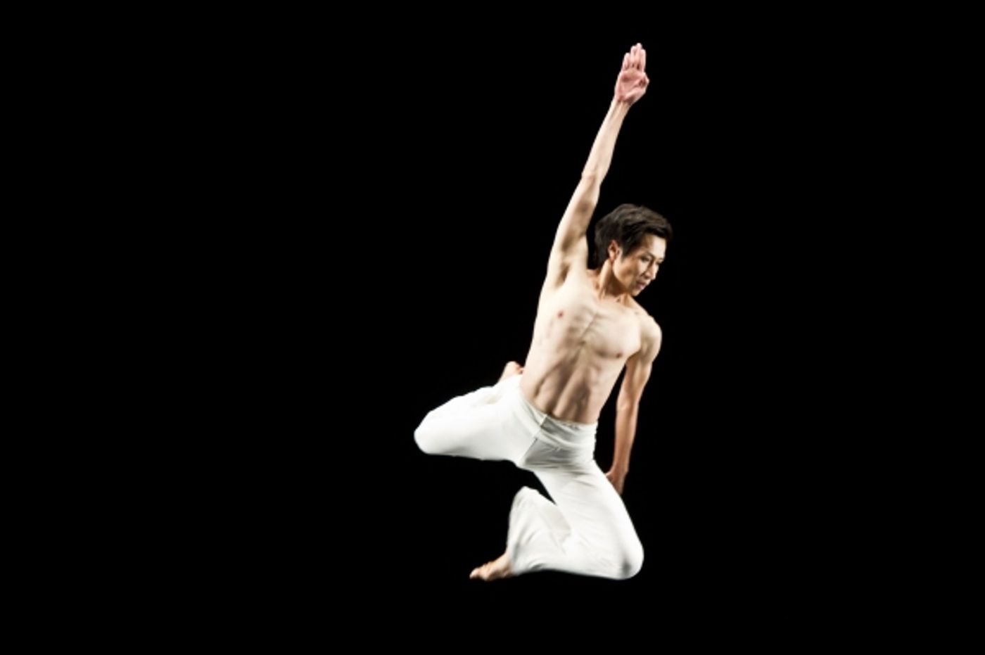Photo Flash: Cloud Gate Dance Theatre's WHITE Photo Flash: Cloud Gate Dance Theatre's WHITE Image