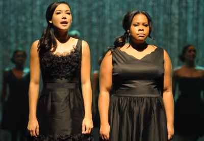 Santana (Naya Rivera, L) and Mercedes (Amber Riley, R)  Photo