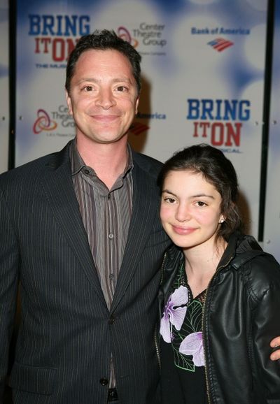 LOS ANGELES, CA - NOVEMBER 11: Josh Malina (L) and daughter Isabel Malina (R) pose du Photo