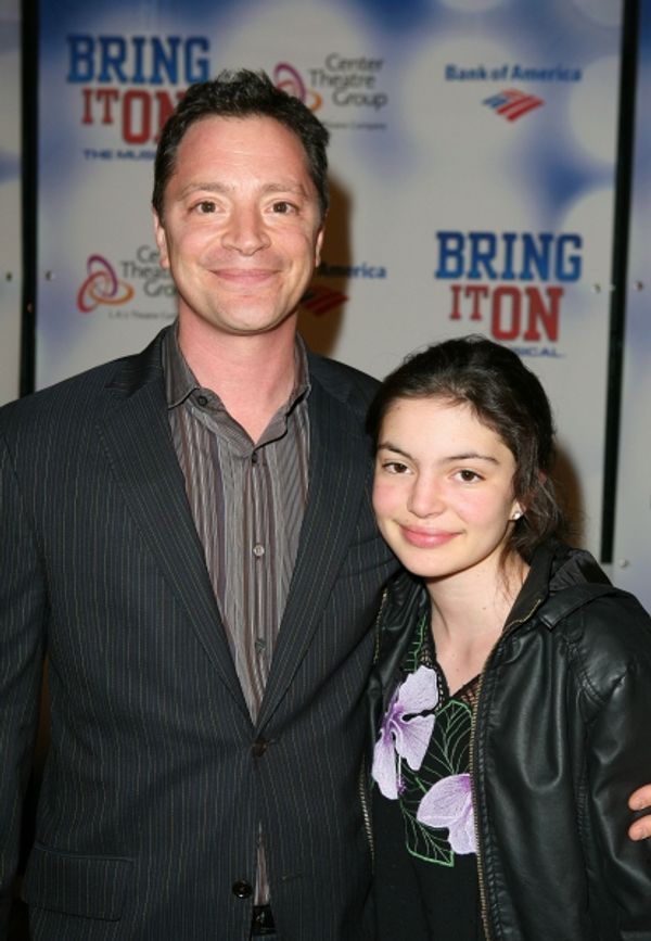 LOS ANGELES, CA - NOVEMBER 11: Josh Malina (L) and daughter Isabel Malina (R) pose du Photo