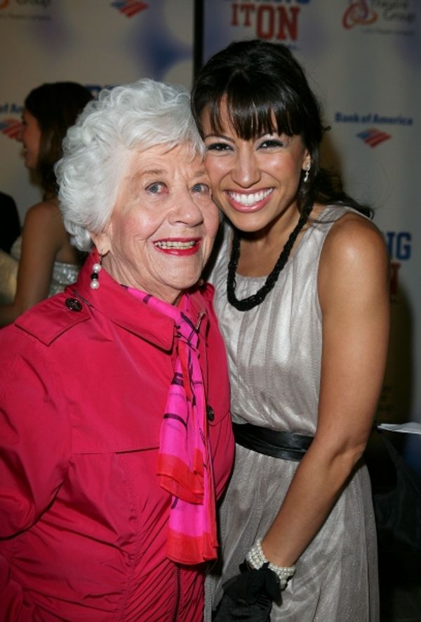 LOS ANGELES, CA - NOVEMBER 11: Charlotte Rae (L) and actress Vanessa Born (R) pose du Photo