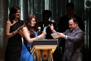 Betsy Brandt, Ovation winner actress Leslie Margherita, Jason Alexander
@ BroadwayWorld Betsy Brandt, Ovation winner actress Leslie Margherita, Jason Alexander
Photo