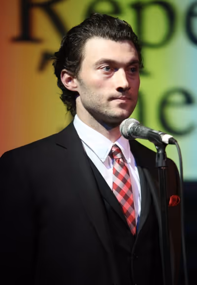 Bryce Pinkham Photo