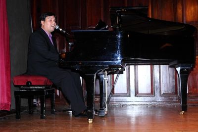 Robert Lopez Photo