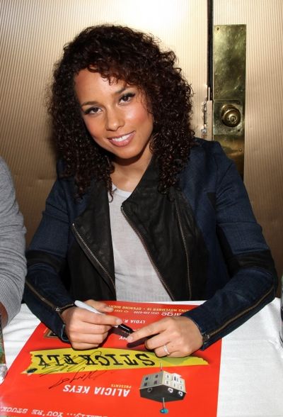Alicia Keys & 'Stick Fly' cast sign posters & greet ticket buyers at the Cort Theatre Photo