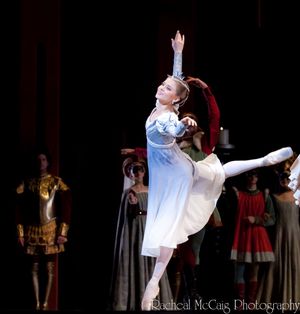 Elena Lobsanova @ BroadwayWorld Elena Lobsanova Photo