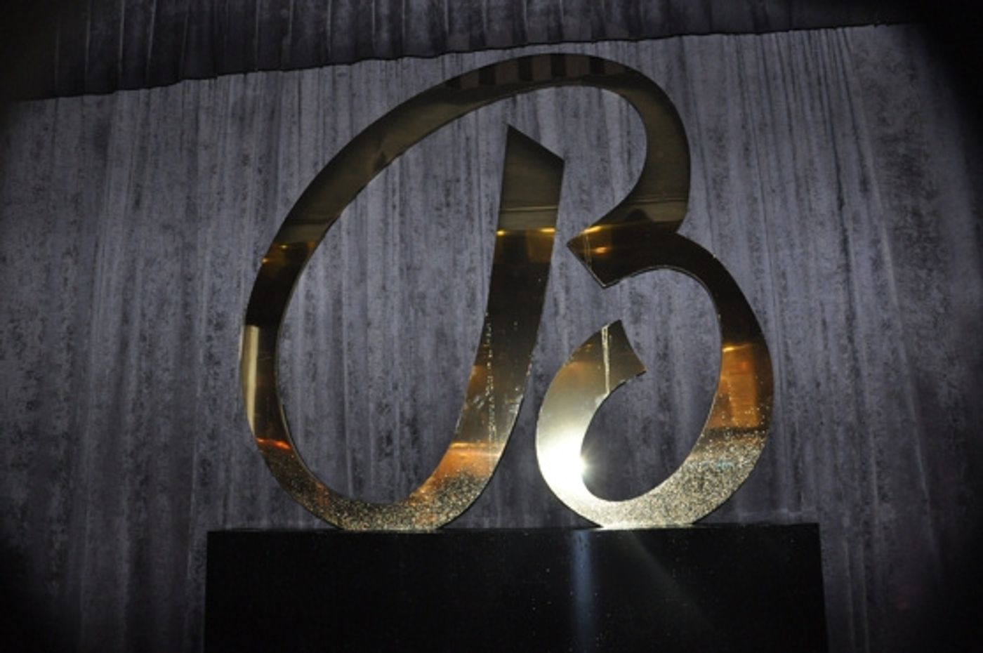 Photo Coverage: Midtown Men, Martha Wash, PRISCILLA Perform at  Bloomingdale's Holiday Window Unveiling  Image