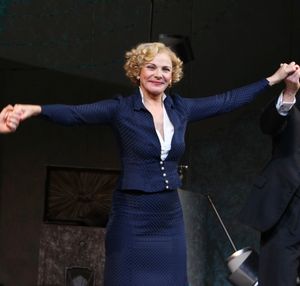 Kim Cattrall @ BroadwayWorld Kim Cattrall Photo